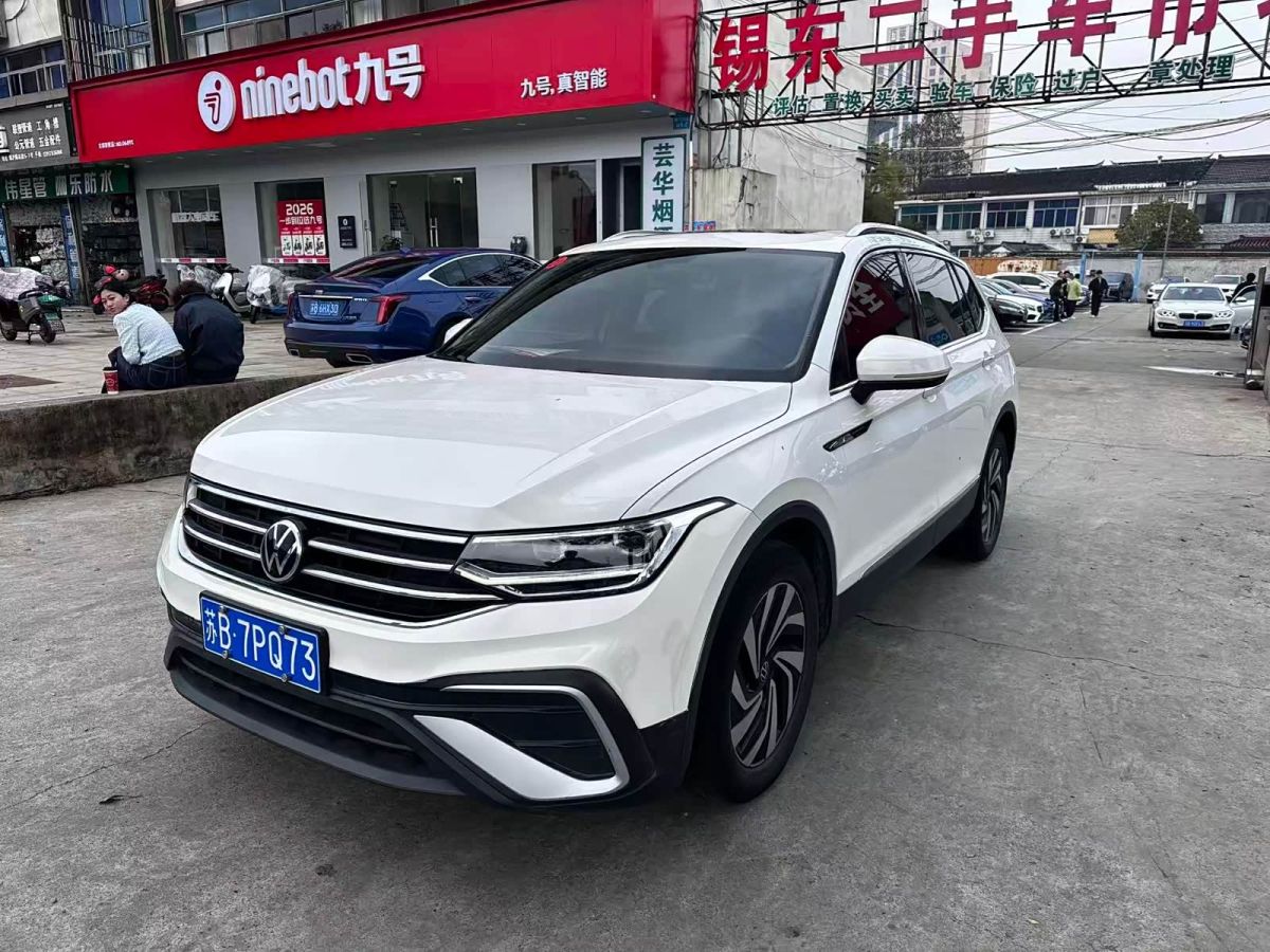 Volkswagen Tiguan L 2022 330TSI автомат одна ведущая ось комплектация «Умный комфорт»