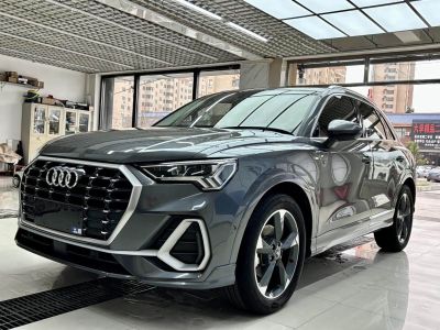 Audi Q3, 2022 г., серебристый / серый, 25 000 км Audi 奥迪Q3, 2022 г., серебристый / серый, 32 000 км