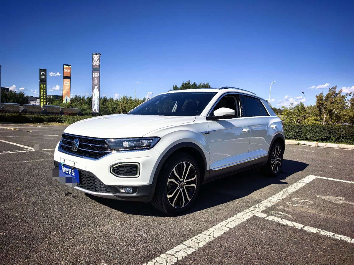 Volkswagen T-Roc, 2022 г., белый, 60 000 км Volkswagen T-Roc 2022 280TSI DSG одна ведущая ось Комфорт PLUS