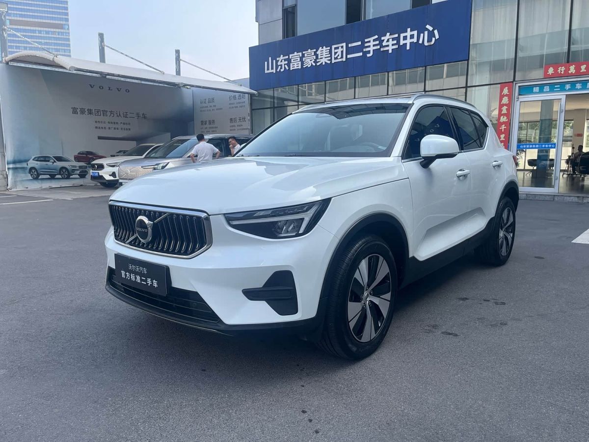 Volvo 沃尔沃XC40, 2024 г., белый, 73 000 км Volvo 沃尔沃XC40, 2024 г., белый, 73 000 км