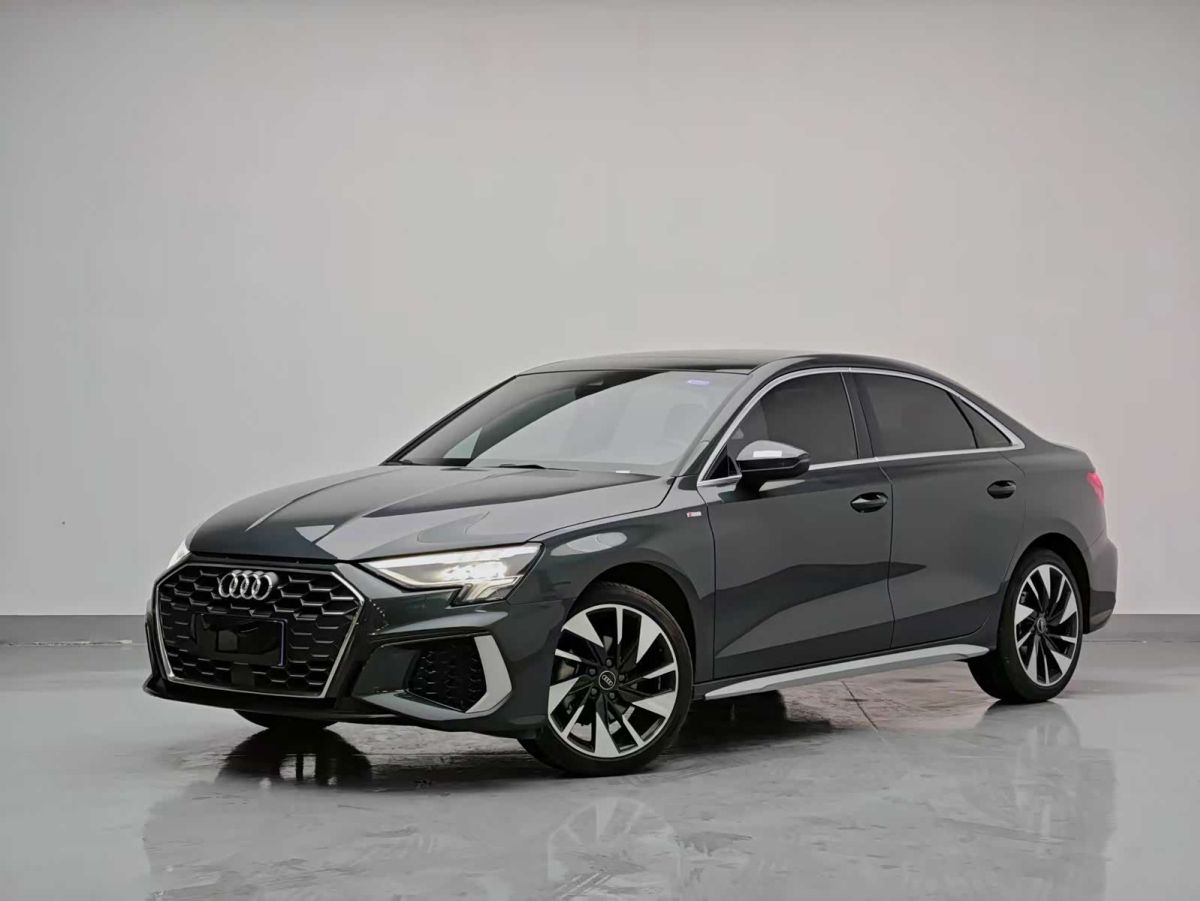 Audi A3, 2023 г., зелёный, 20 000 км
