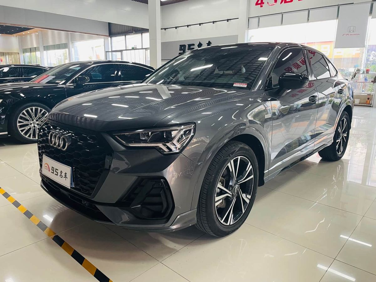 Audi 奥迪Q3 Sportback, 2023 г., серебристый / серый, 28 000 км