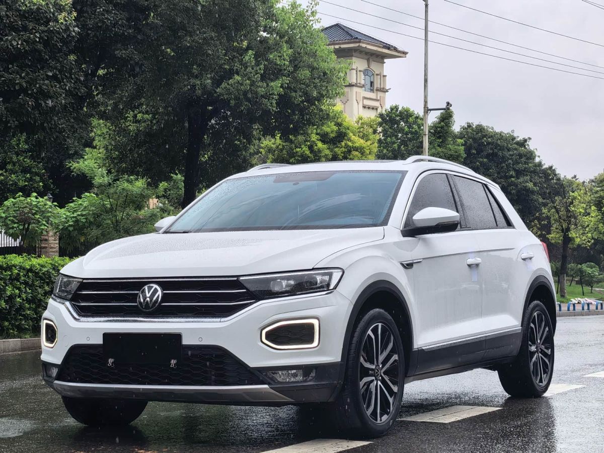 Volkswagen T-Roc, 2022 г., белый, 64 000 км Volkswagen T-Roc 2022 280TSI DSG одна ведущая ось Комфорт PLUS