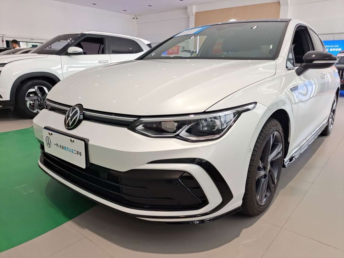 Volkswagen Golf, 2024 г., белый, 31 000 км Volkswagen Golf 2023 280TSI DSG R-Line