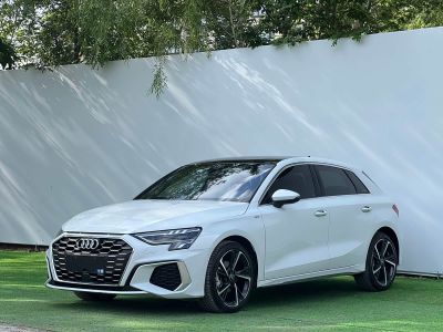 Audi A3, 2022 г., синий, 50 000 км Audi A3, 2023 г., белый, 11 000 км