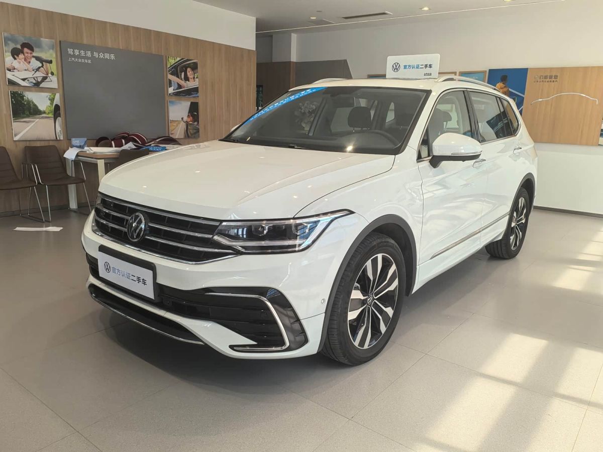 Volkswagen Tiguan L, 2025 г., белый, 2 400 км Volkswagen Tiguan L 2025 исполнение «Чучжун» 330TSI автомат одна ведущая ось R-Line Лунъяо версия