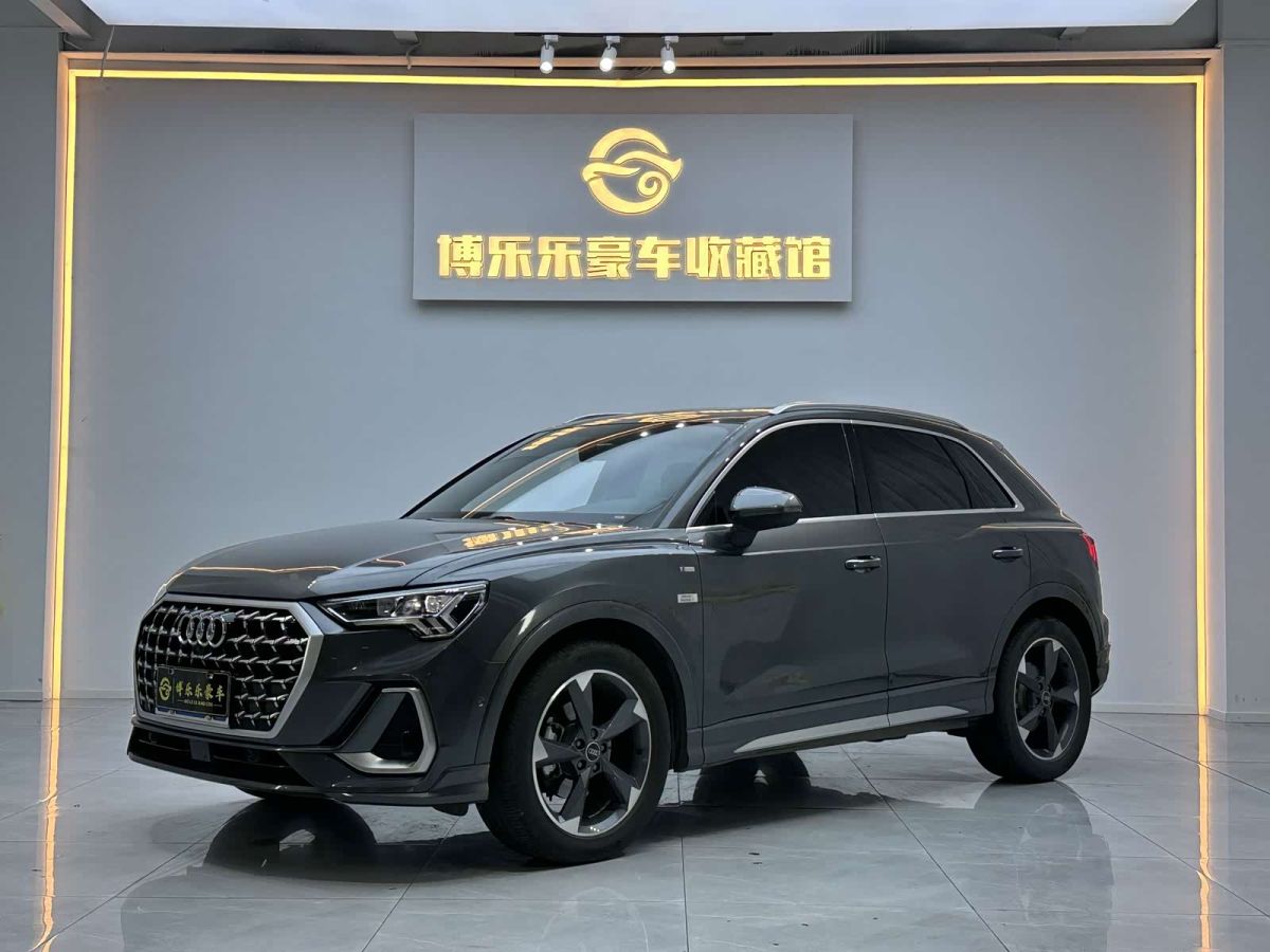 Audi 奥迪Q3, 2024 г., серебристый / серый, 33 000 км
