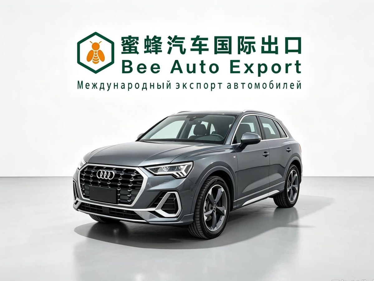 Audi Q3, 2022 г., серебристый / серый, 43 000 км Audi 奥迪Q3, 2022 г., серебристый / серый, 43 000 км