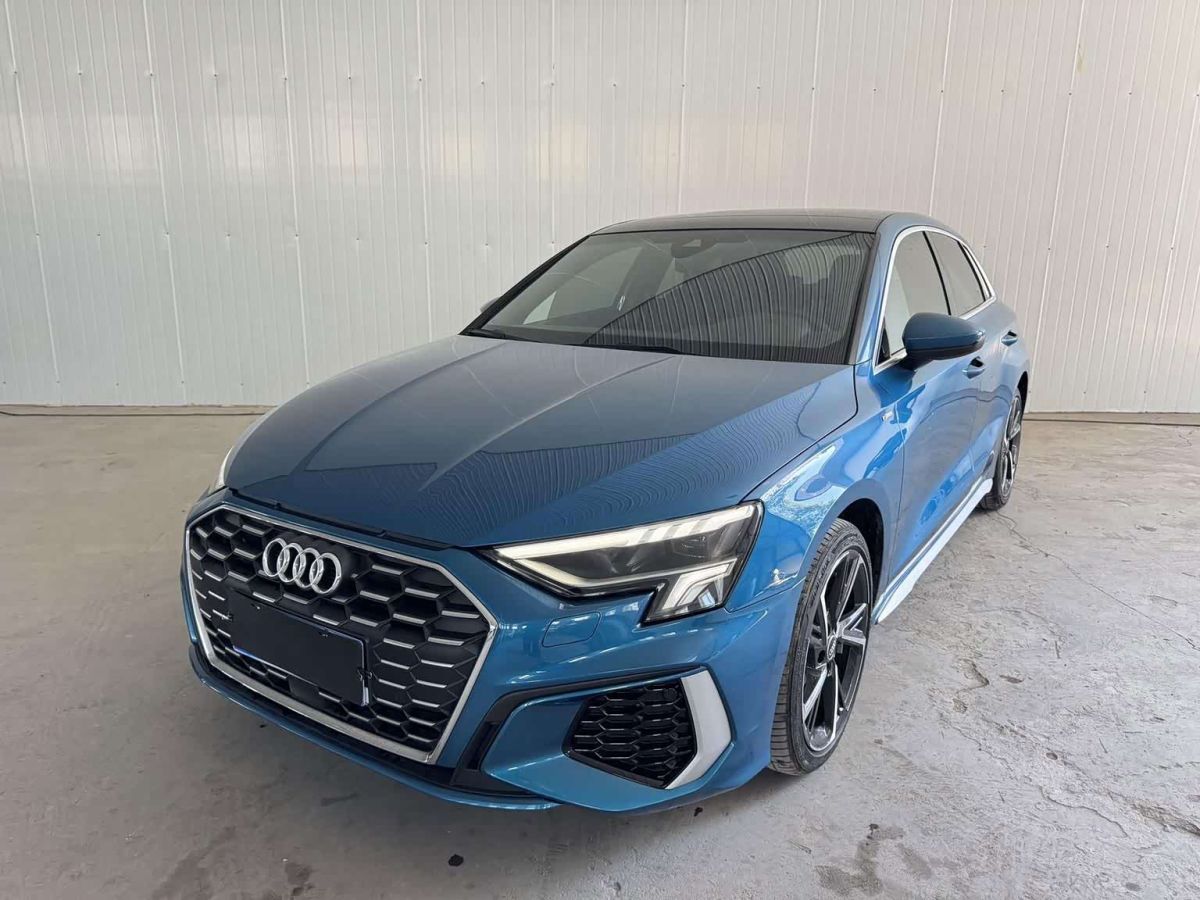 Audi A3, 2023 г., синий, 40 000 км