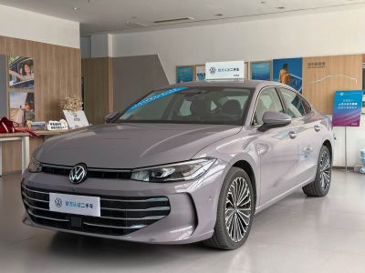 Volkswagen Passat, 2024 г., красный / фиолетовый, 35 100 км Volkswagen Passat 2025 Pro 380TSI Лунцзунь версия