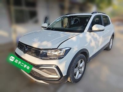 Volkswagen T-Cross, 2022 г., красный / фиолетовый, 35 000 км Volkswagen T-Cross 2023 обновлённая версия 1.5L автомат комплектация «Стиль»