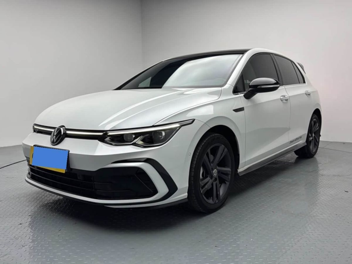 Volkswagen Golf, 2024 г., белый, 55 500 км Volkswagen Golf 2023 обновлённая версия 280TSI DSG R-Line Lite