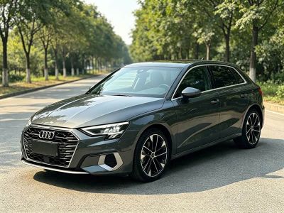 Audi A3, 2023 г., серебристый / серый, 38 000 км Audi A3, 2023 г., серебристый / серый, 42 000 км