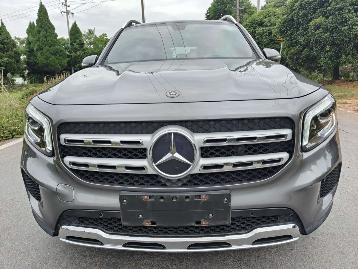 Mercedes-Benz 奔驰GLB, 2021 г., серебристый / серый, 70 000 км
