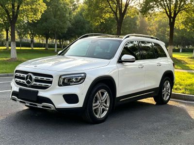 Mercedes-Benz A-Class, 2023 г., белый, 22 000 км Mercedes-Benz 奔驰GLB, 2021 г., белый, 35 000 км