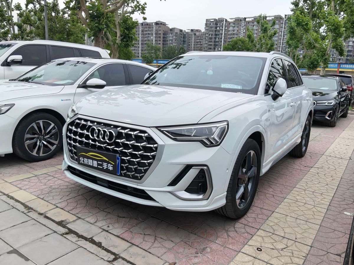 Audi 奥迪Q3, 2024 г., белый, 23 000 км