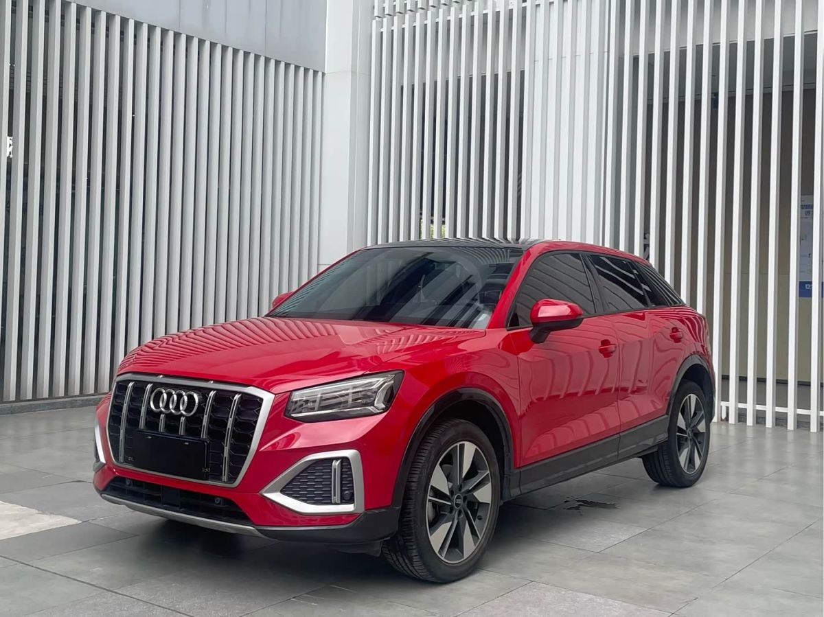 Audi 奥迪Q2L, 2022 г., красный / фиолетовый, 60 000 км