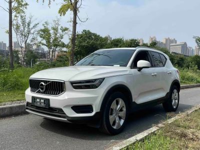 Volvo 沃尔沃XC40, 2023 г., белый, 23 000 км Volvo 沃尔沃XC40, 2021 г., белый, 60 000 км