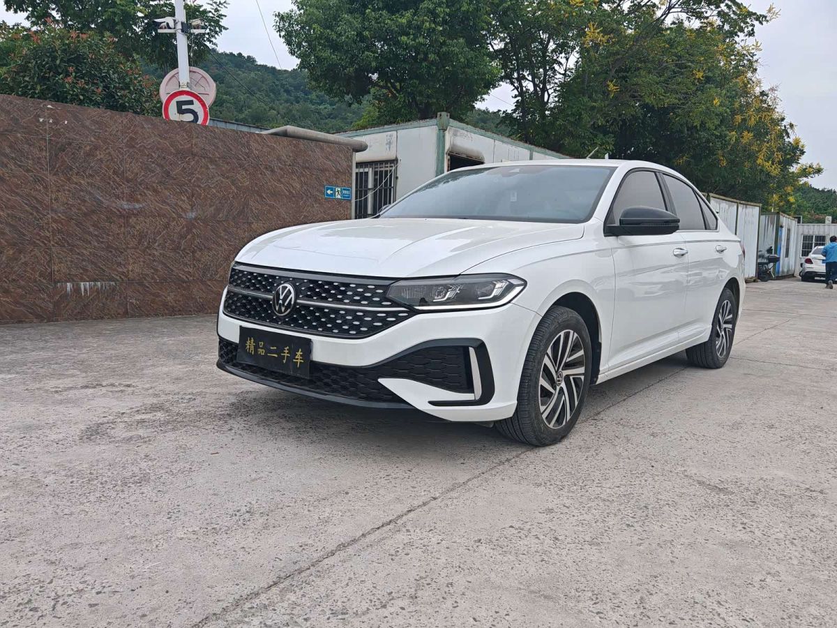 Volkswagen Lavida, 2024 г., белый, 15 000 км Volkswagen Lavida 2024 300TSI DSG исполнение «Звёздное небо» комплектация «Маньи»