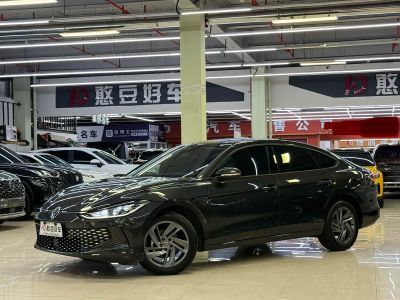 Volkswagen Lamando, 2023 г., красный / фиолетовый, 47 000 км Volkswagen Lamando 2024 Lamando L 280TSI DSG комплектация «Сюаньла»
