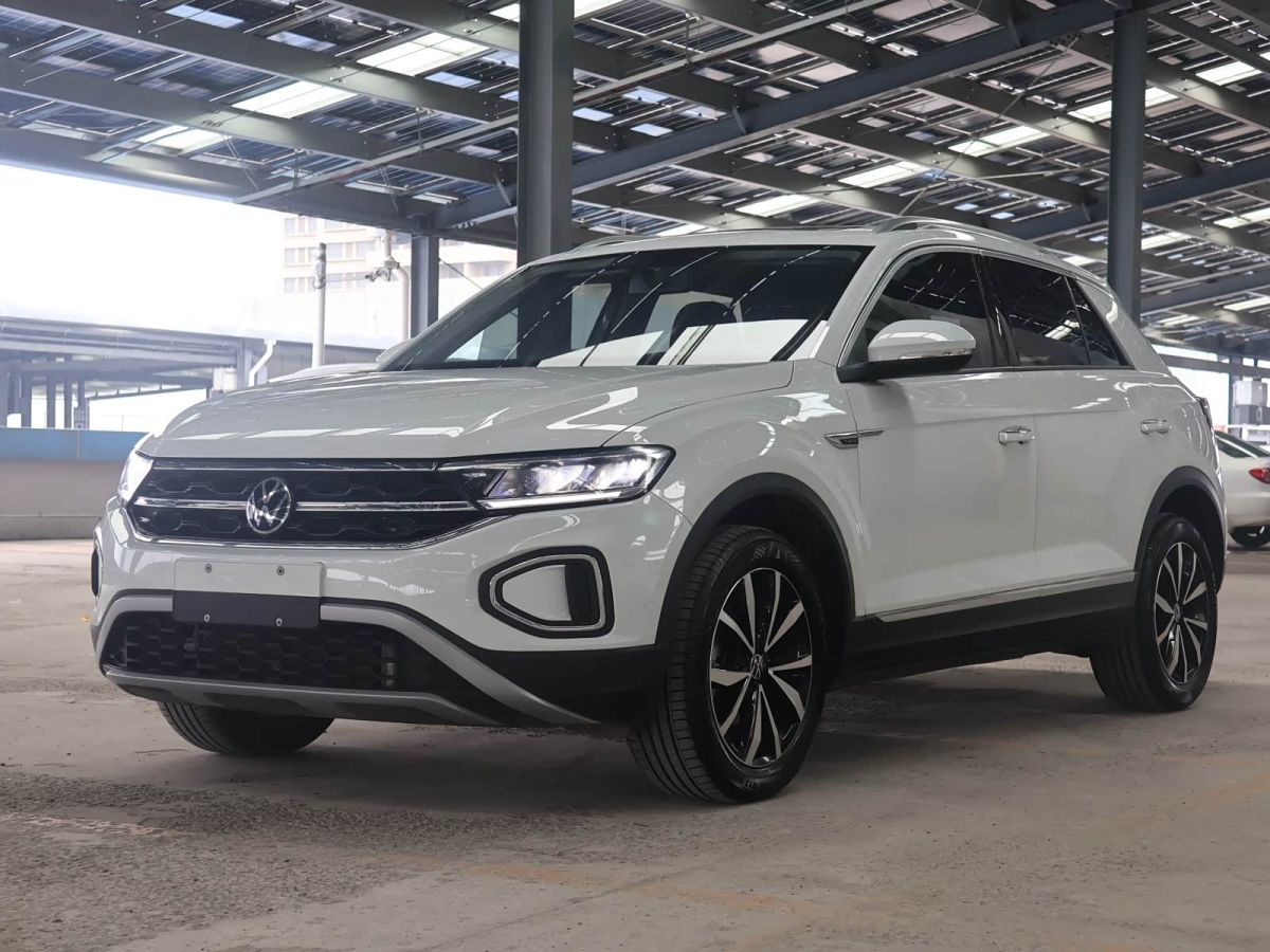 Volkswagen T-Roc, 2023 г., белый, 25 000 км Volkswagen T-Roc 2023 280TSI DSG одна ведущая ось Шигуан версия