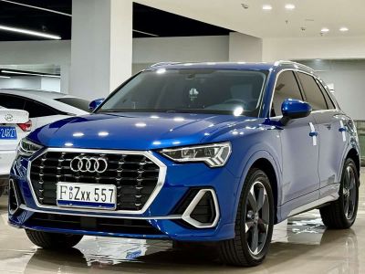 Audi Q3, 2021 г., серебристый / серый, 34 000 км Audi 奥迪Q3, 2021 г., синий, 20 000 км