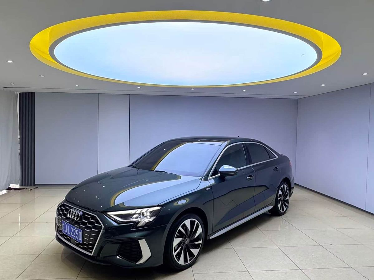 Audi A3, 2024 г., зелёный, 15 000 км Audi A3, 2024 г., зелёный, 15 000 км