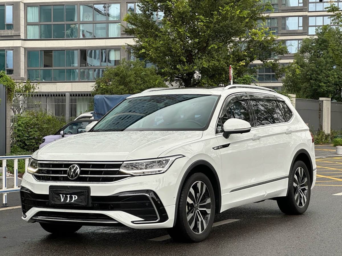 Volkswagen Tiguan L, 2023 г., белый, 45 000 км Volkswagen Tiguan L 2023 330TSI автомат одна ведущая ось R-Line комплектация «Юэсян»