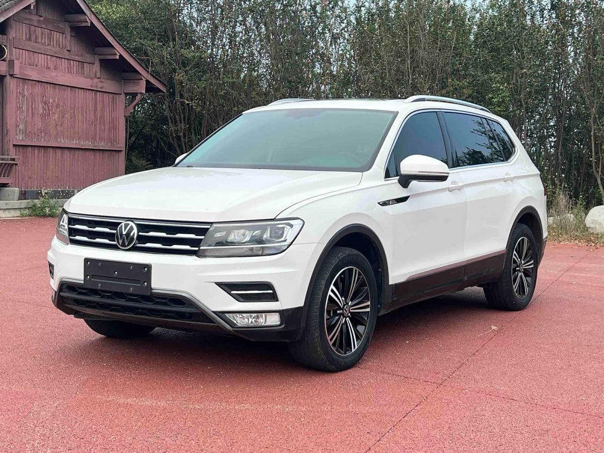 Volkswagen Tiguan L 2020 330TSI автомат, одна ведущая ось, комплектация «Панорама Комфорт» китайский экостандарт VI