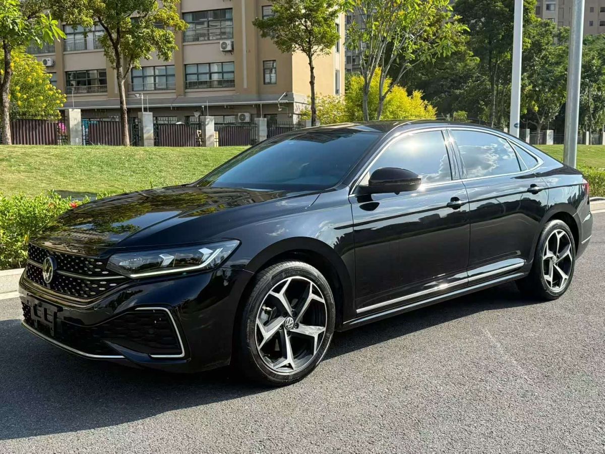 Volkswagen Passat 2025 исполнение «Чучжун» 380TSI исполнение «Звёздное небо — Лунтэн»