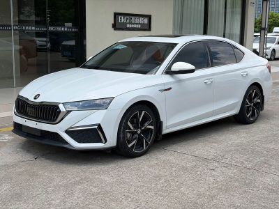 Skoda Octavia, 2023 г., белый, 34 200 км Skoda 明锐, 2023 г., белый, 45 000 км