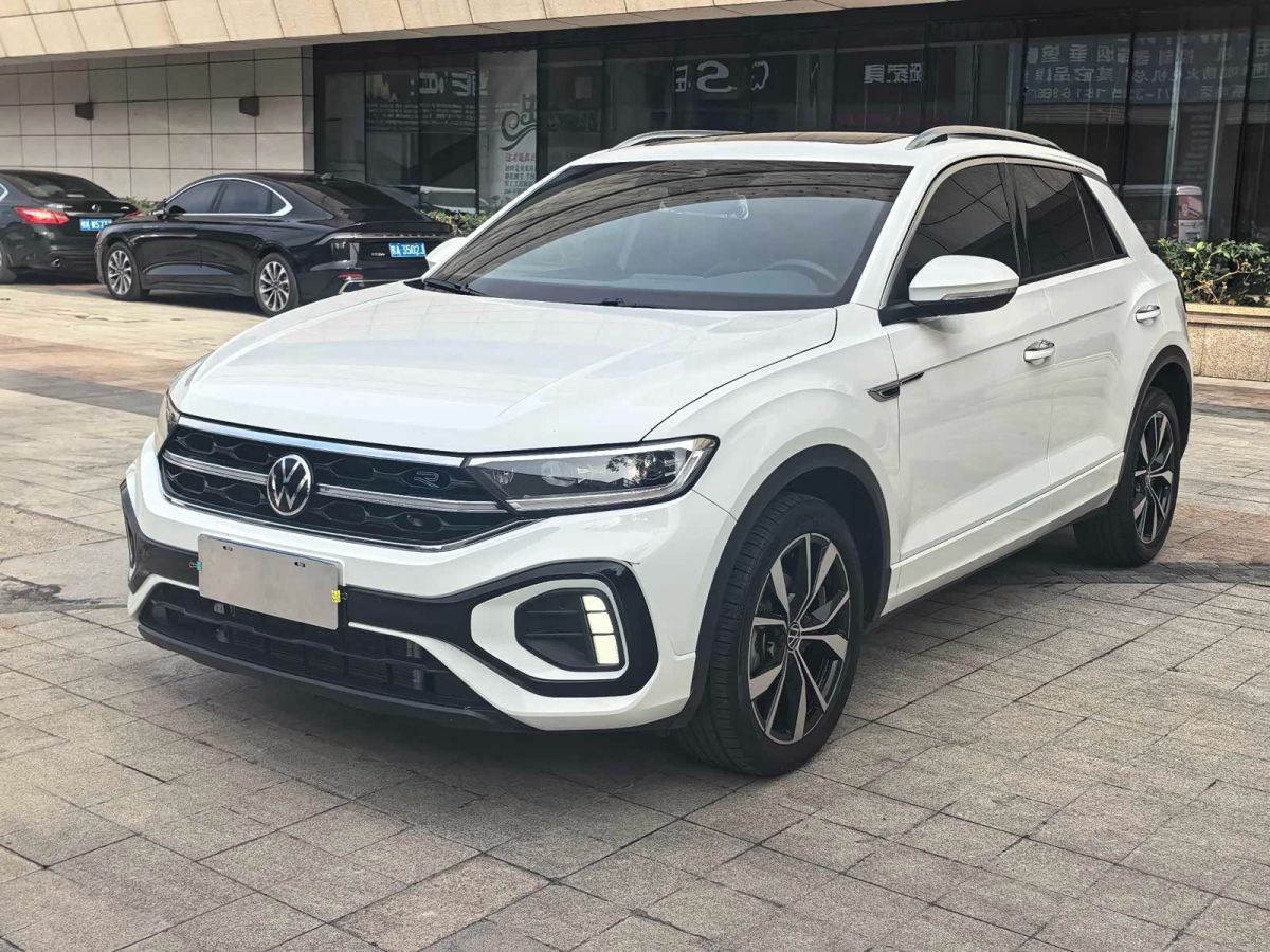 Volkswagen T-Roc, 2023 г., белый, 80 000 км Volkswagen T-Roc 2023 300TSI DSG одна ведущая ось Чэньгуан версия