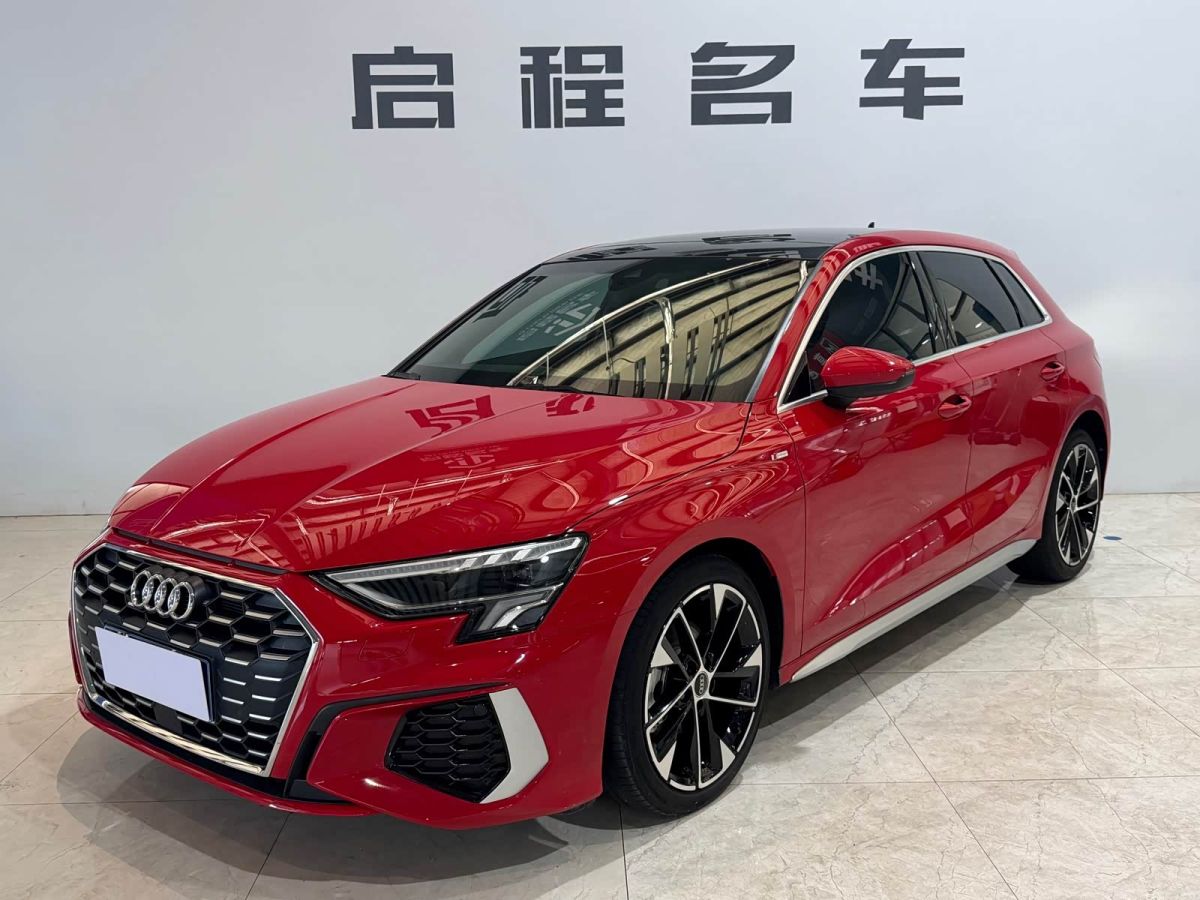 Audi A3, 2023 г., красный / фиолетовый, 26 000 км