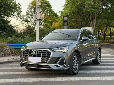 Audi Q3, 2022 г., серебристый / серый, 55 000 км Audi 奥迪Q3, 2022 г., серебристый / серый, 70 000 км
