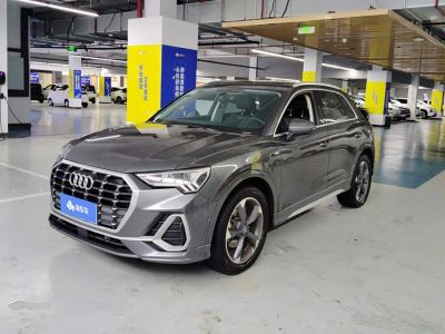 Audi Q3, 2021 г., белый, 72 100 км Audi 奥迪Q3, 2021 г., серебристый / серый, 31 700 км