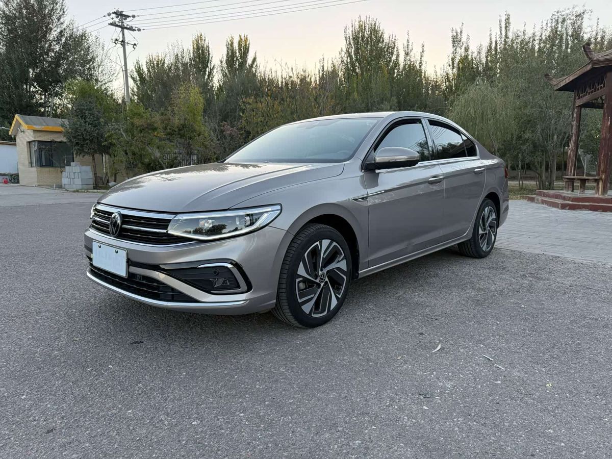 Volkswagen Bora, 2023 г., шампань / коричневый, 12 000 км Volkswagen Bora 2023 300TSI DSG комплектация «Цзуньсин»