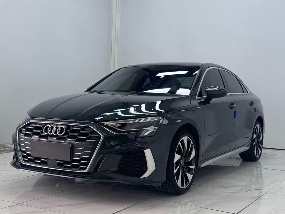 Audi A3, 2023 г., зелёный, 60 000 км