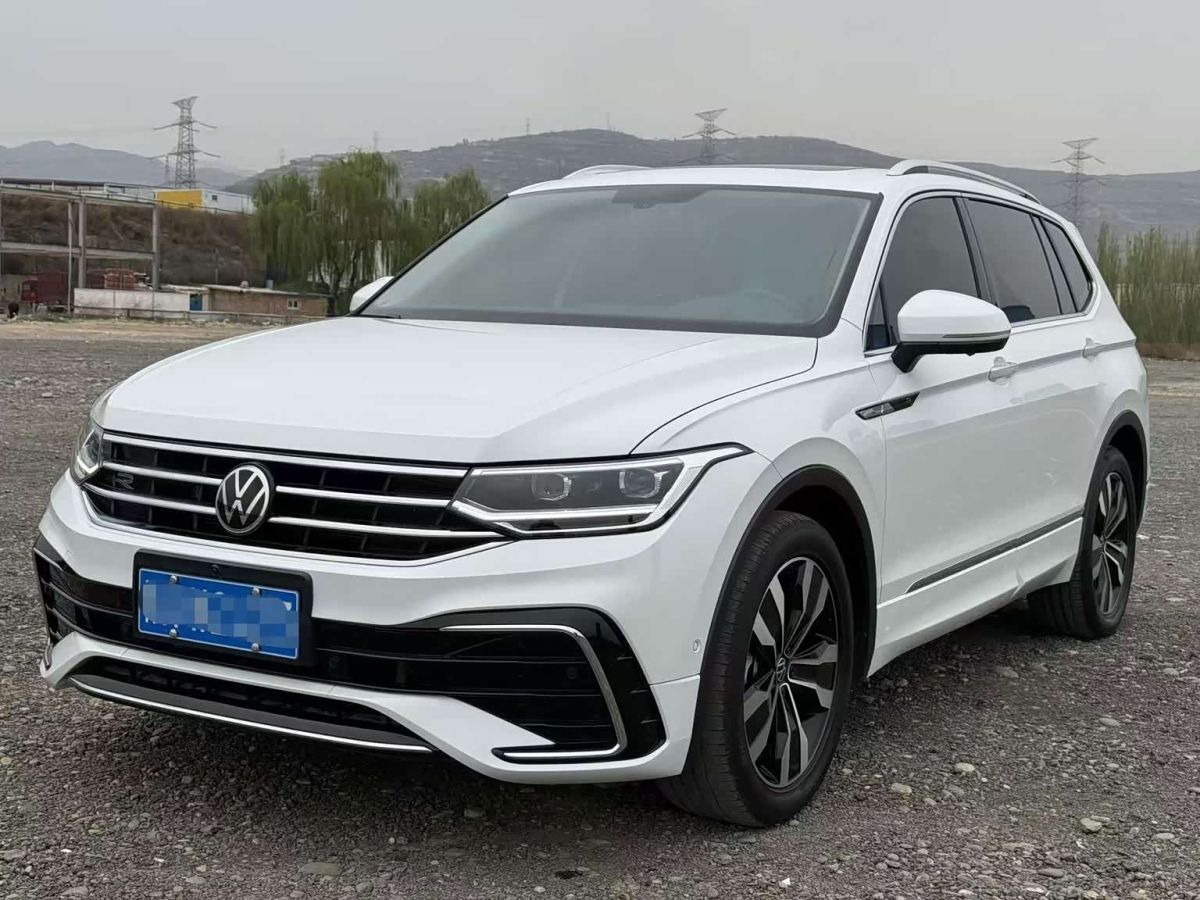 Volkswagen Tiguan L, 2024 г., белый, 51 000 км Volkswagen Tiguan L 2024 330TSI автомат одна ведущая ось R-Line комплектация «Юэсян»