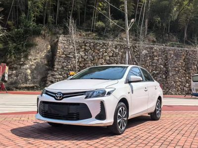 Toyota Vios FS, 2023 г., белый, 17 000 км Toyota Vios, 2021 г., белый, 31 900 км