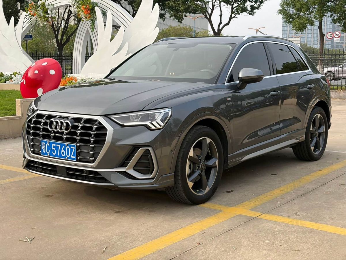Audi 奥迪Q3, 2022 г., серебристый / серый, 35 000 км