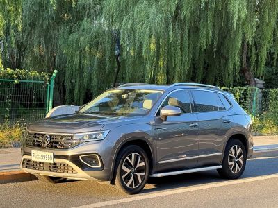 Volkswagen Tayron, 2023 г., белый, 48 000 км Volkswagen Tayron 2023 330TSI одна ведущая ось комплектация «Люкс Plus», исполнение «Цзиньцзе»