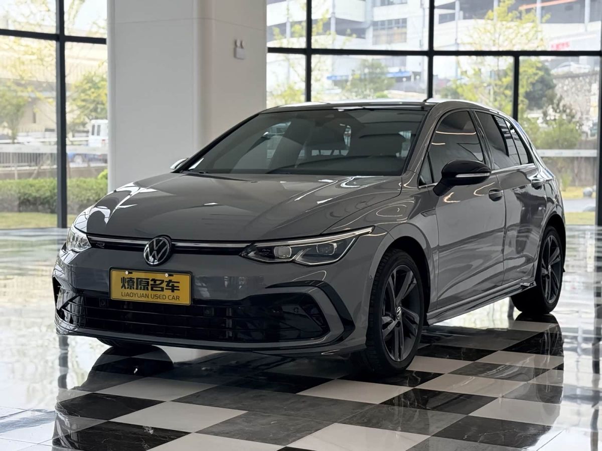 Volkswagen Golf, 2024 г., серебристый / серый, 55 600 км Volkswagen Golf 2024 280TSI DSG R-Line юбилейная серия «50 лет легенды»