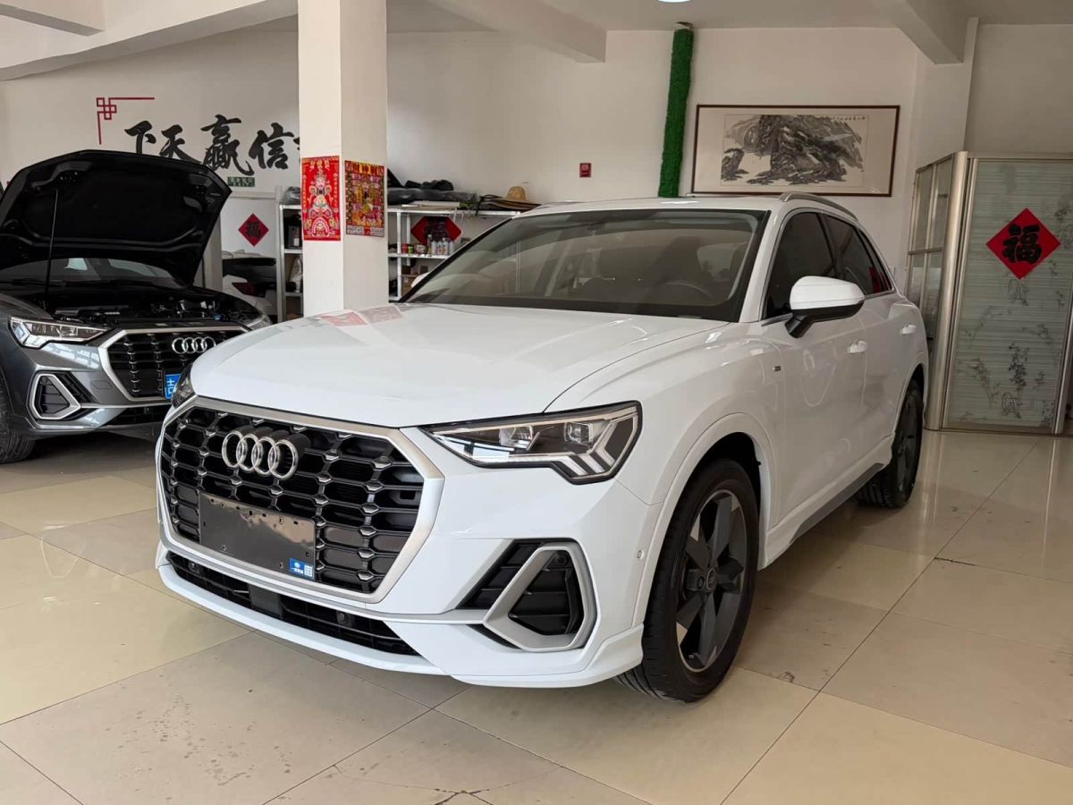 Audi 奥迪Q3, 2023 г., белый, 10 000 км