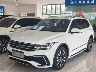 Volkswagen Tiguan L, 2024 г., чёрный, 46 100 км Volkswagen Tiguan L 2025 исполнение «Чучжун» 330TSI автомат одна ведущая ось R-Line Лунъяо версия