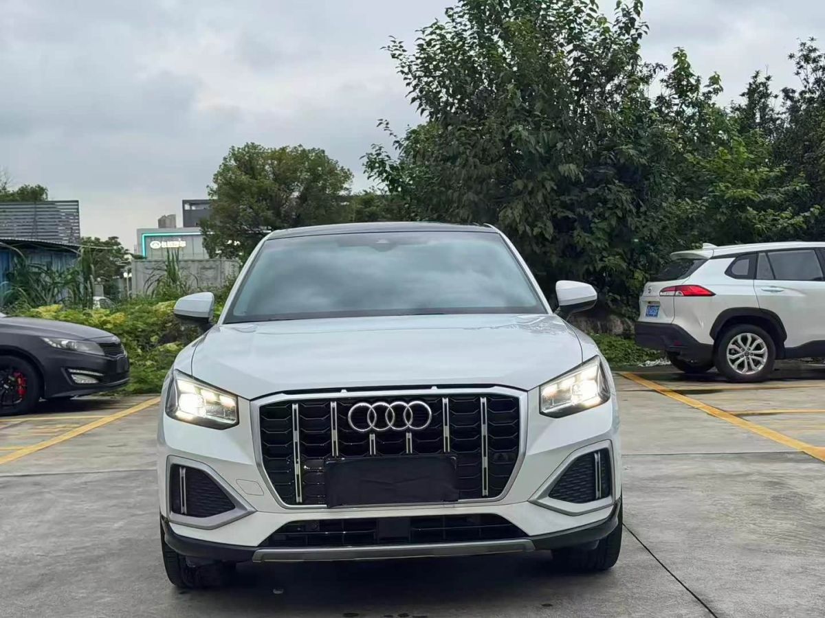 Audi 奥迪Q2L, 2022 г., белый, 54 000 км