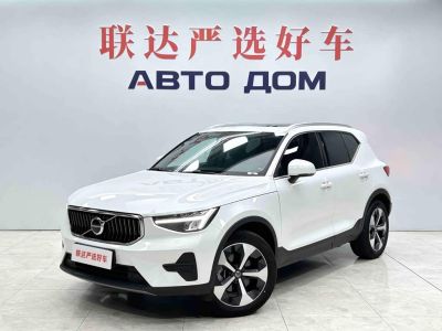 Volvo 沃尔沃XC40, 2022 г., синий, 71 100 км Volvo 沃尔沃XC40, 2023 г., белый, 51 000 км