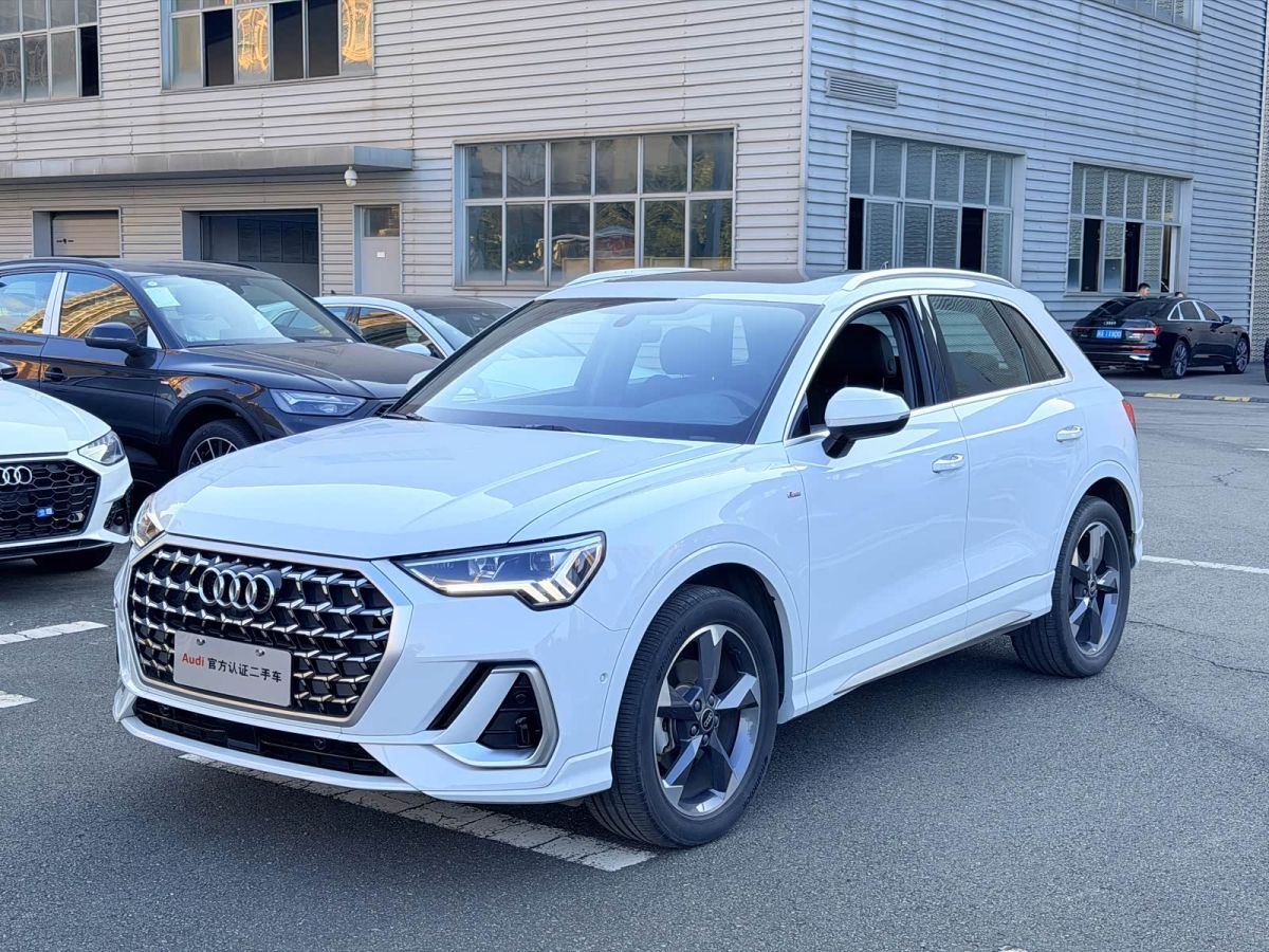 Audi 奥迪Q3, 2024 г., белый, 14 000 км