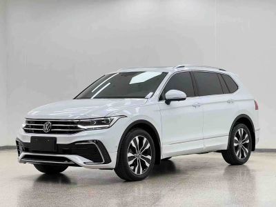 Volkswagen Tiguan L, 2023 г., шампань / коричневый, 28 600 км Volkswagen Tiguan L 2024 330TSI автомат одна ведущая ось R-Line комплектация «Юэсян»