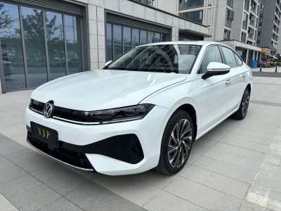 Volkswagen Sagitar, 2025 г., белый, 14 000 км Volkswagen Sagitar 2026 L 300TSI DSG Люкс