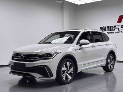 Volkswagen Tiguan L, 2022 г., шампань / коричневый, 44 000 км Volkswagen Tiguan L 2023 обновлённая версия 330TSI автомат одна ведущая ось R-Line комплектация «Юэсян»